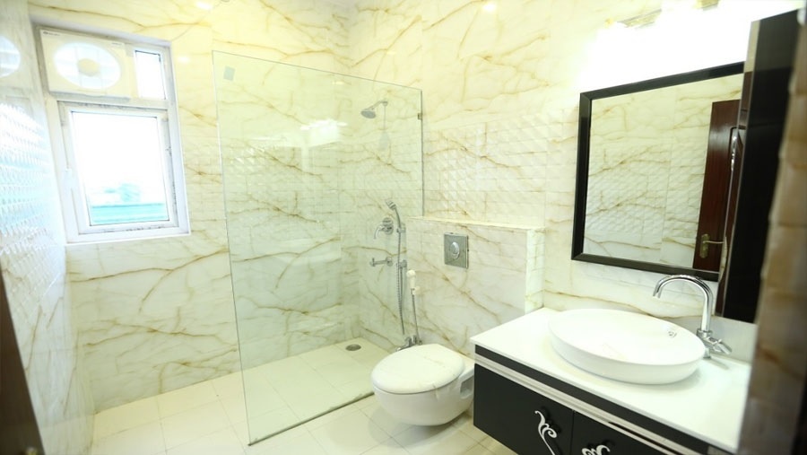  central park 2 Bathroom