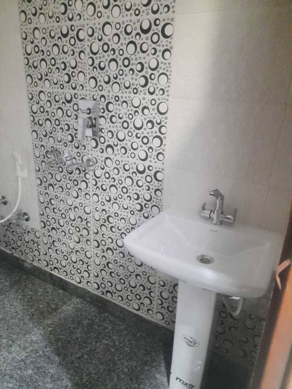  affordable homes Bathroom