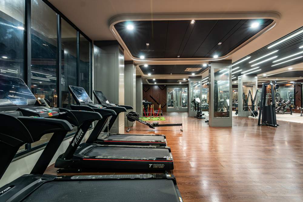  vardhmans kings court Gymnasium