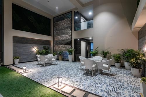  vardhmans-kings-court Others