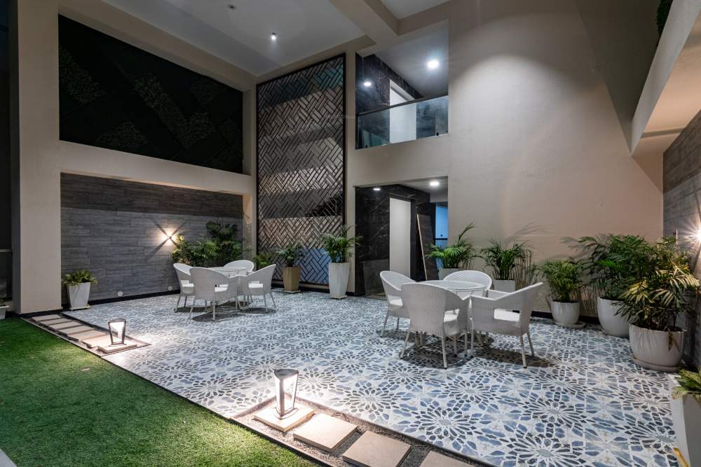  vardhmans kings court Others