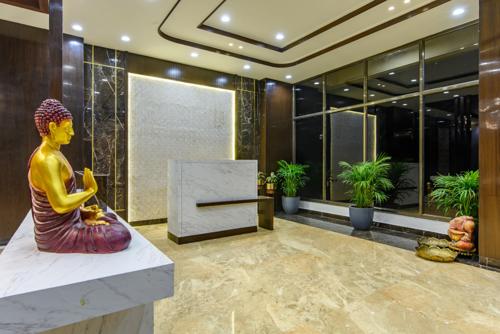  vardhmans-kings-court Lobby