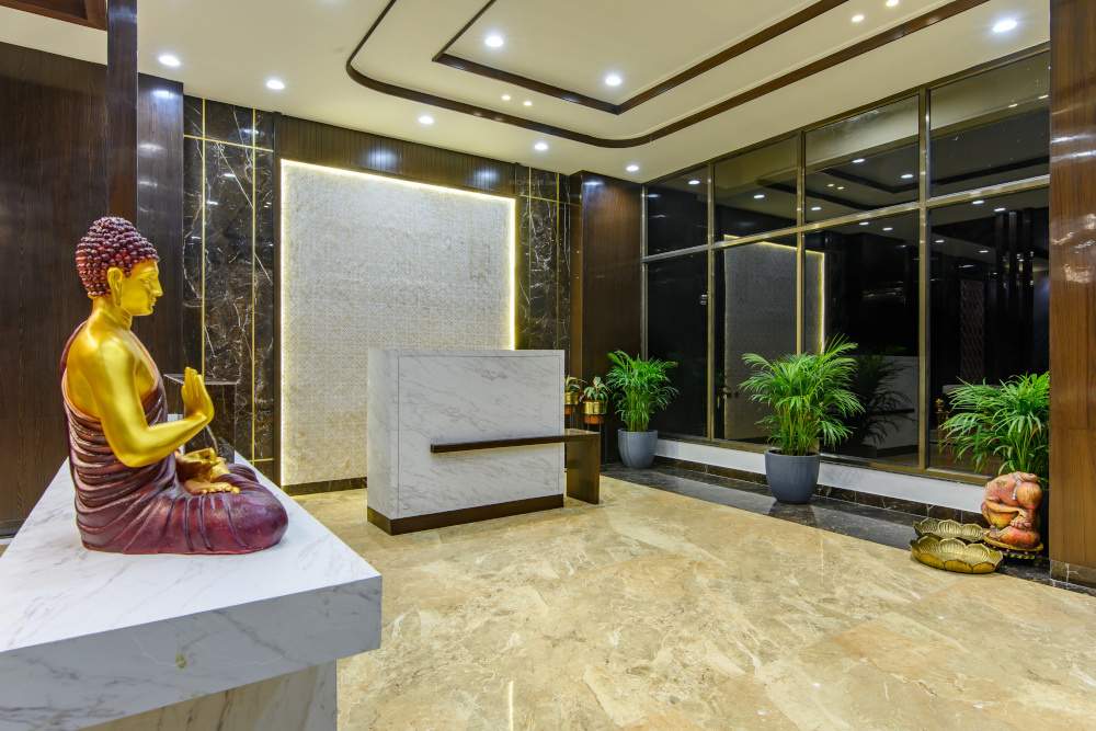  vardhmans kings court Lobby