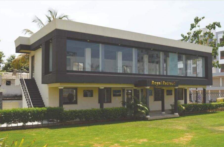  royal retreat Club House