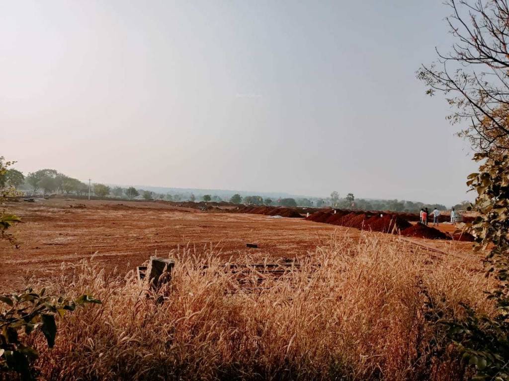  aishwarya dhatri Plot