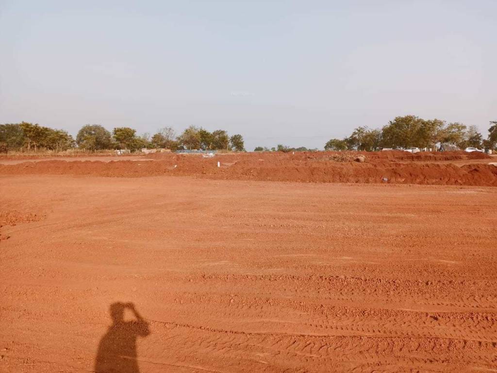  aishwarya dhatri Plot