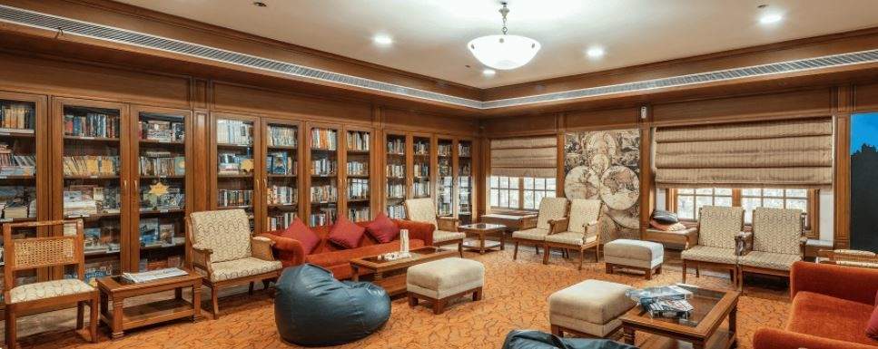  71 midtown Reading Lounge
