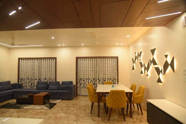  noble crown Dining Area