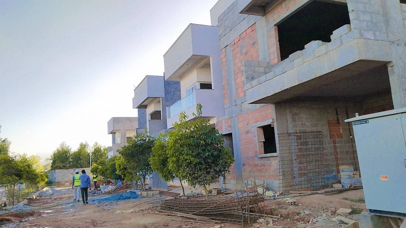  verde en resplandor Construction Status Feb 23