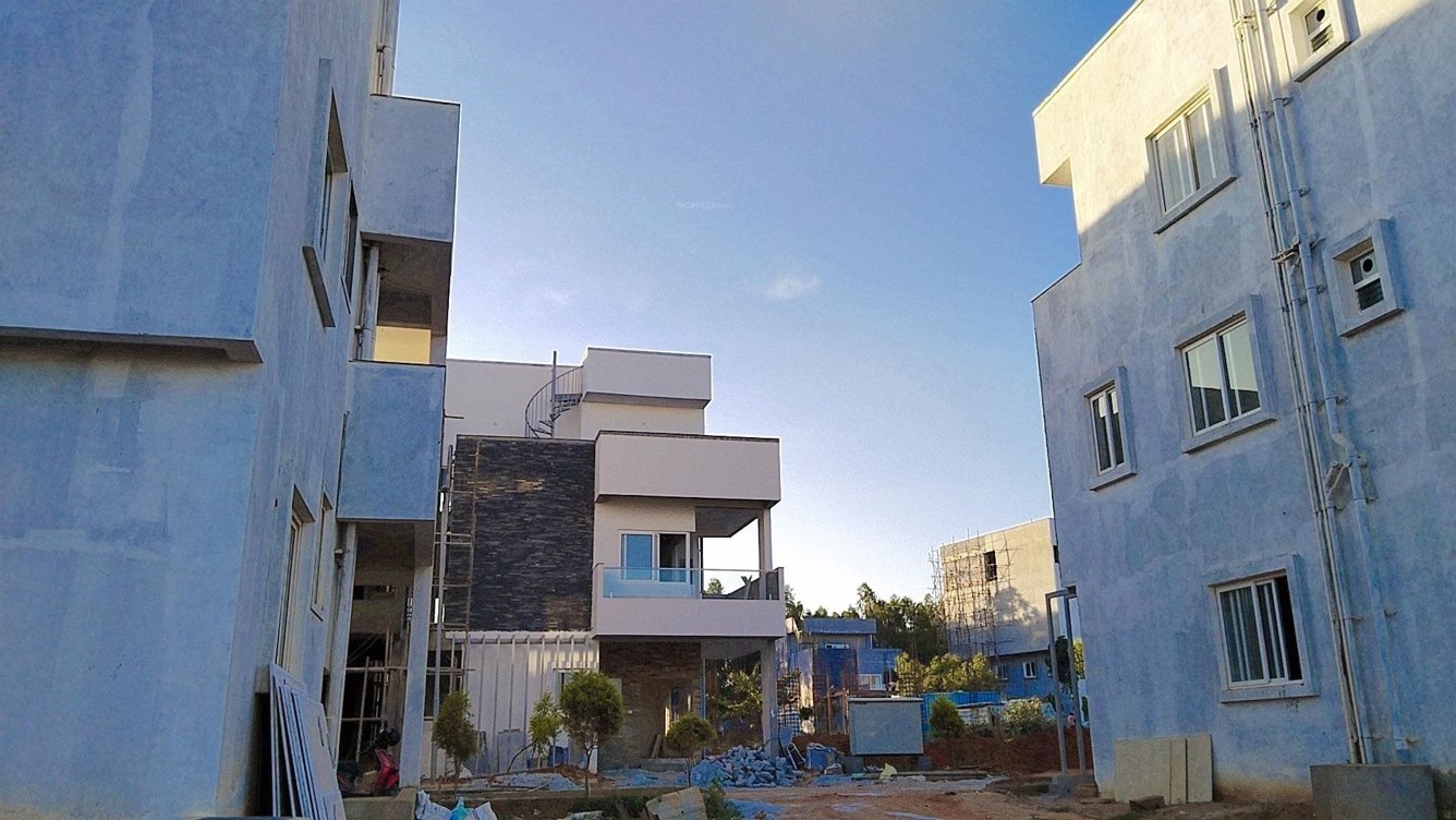  verde en resplandor Construction Status Feb 23