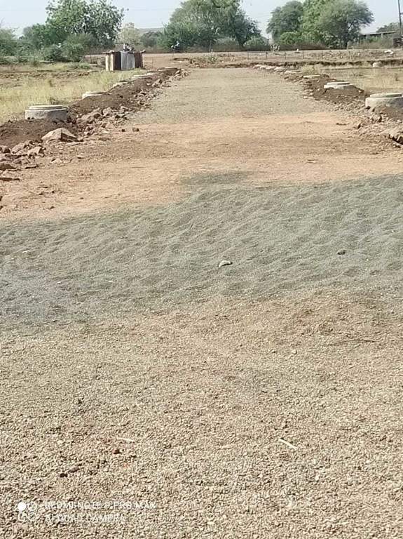  nikunj vihar Plot