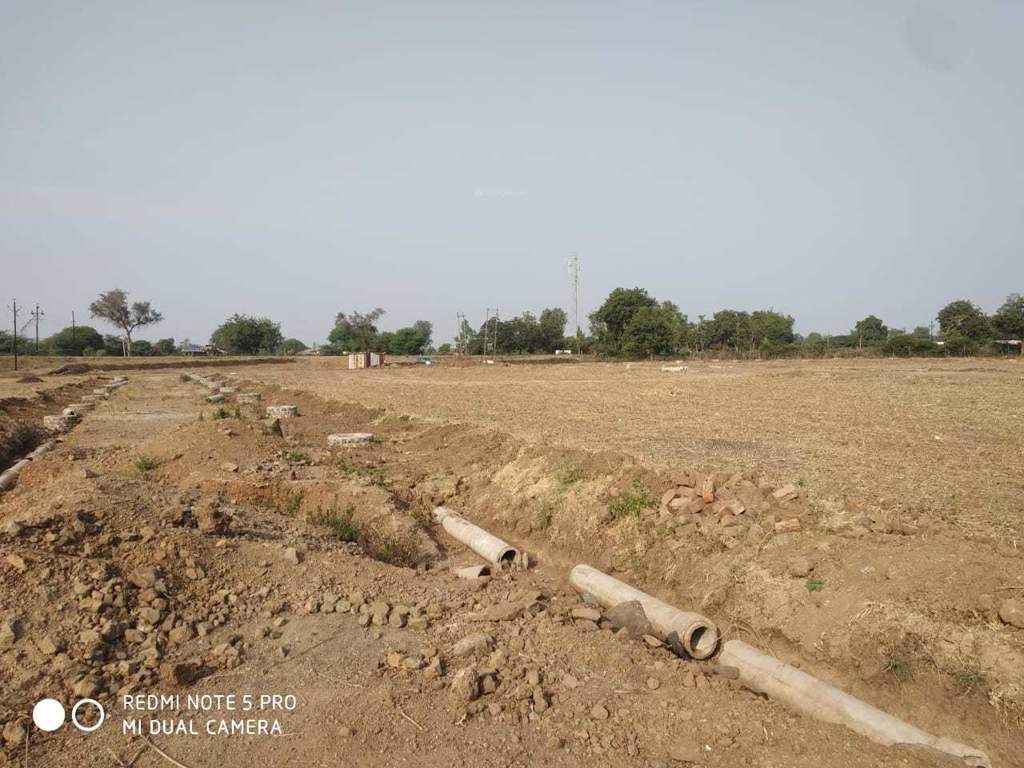  nikunj vihar Plot