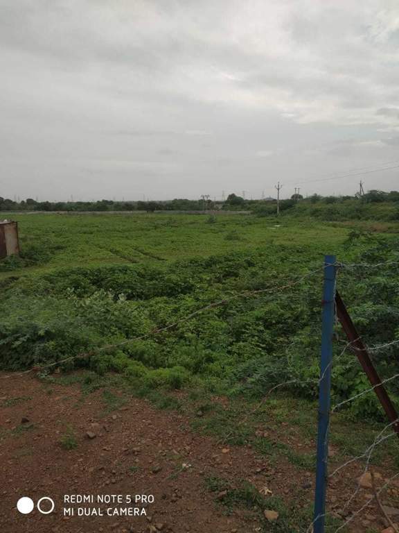  nikunj vihar Plot