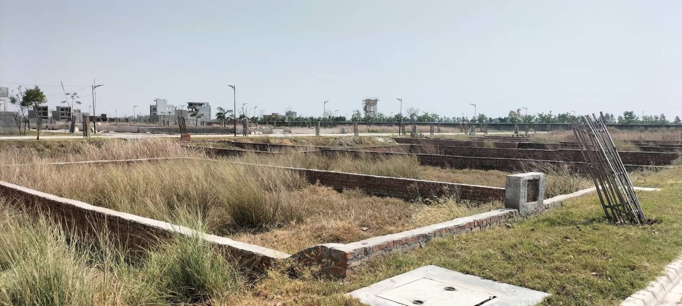  swastik green park Plot