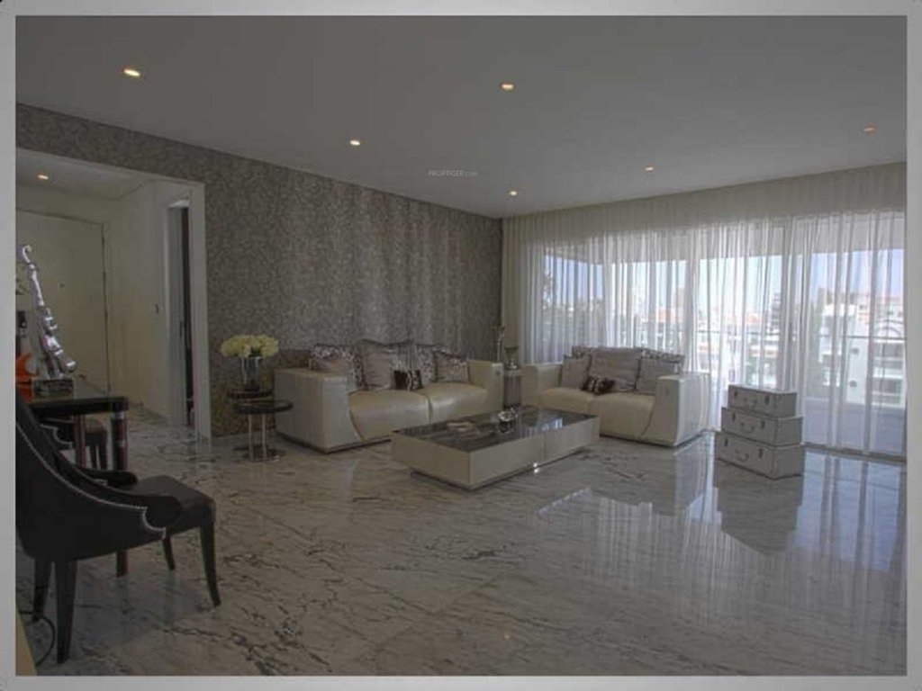  the balmoral riverside phase i Living Area