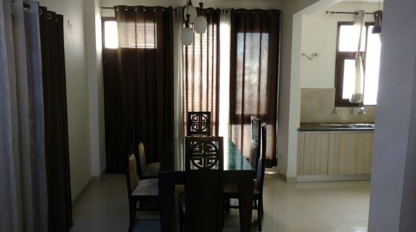  friends homes Dining Area