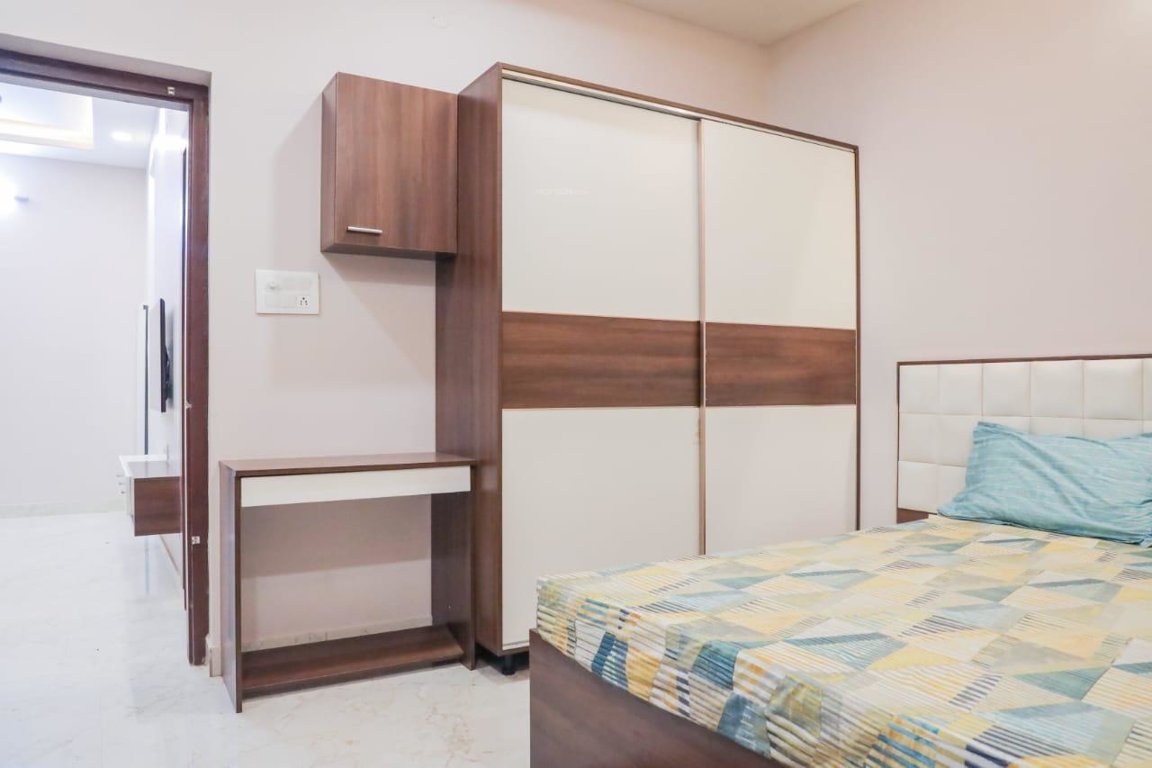  the new door Bedroom