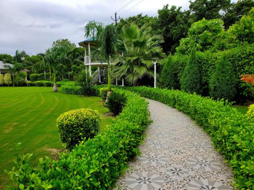 Landscaped Gardens country-farm Landscaped Gardens