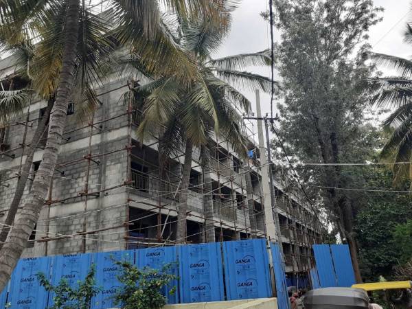 constructionStatus of White Woods