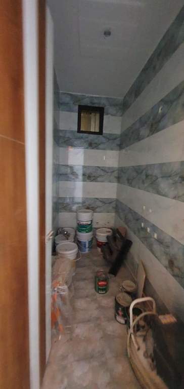  luxury floors Bathroom