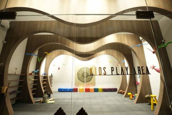  solitaire-phase-iv Children's play area