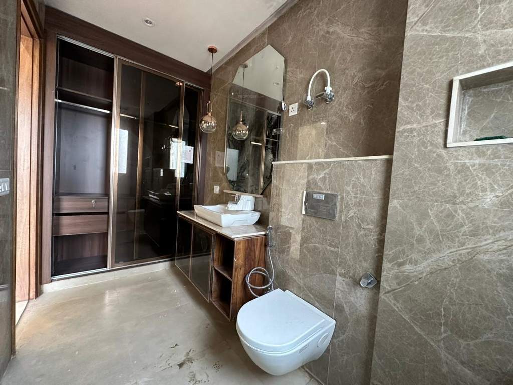  luxury floors 21 Bathroom