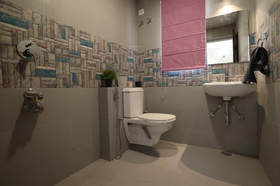  the century park Bathroom