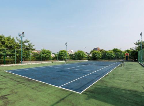  twin-towers Volleyball Court