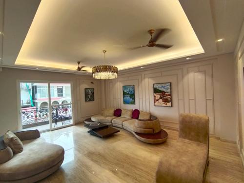  lavish-homes Living Area