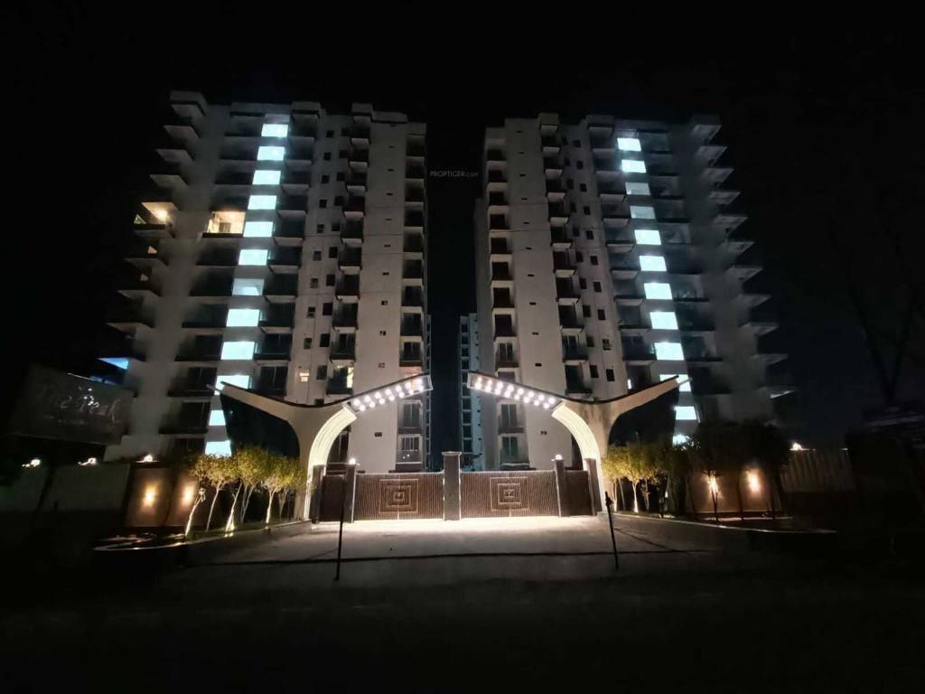 skyline the peak Elevation