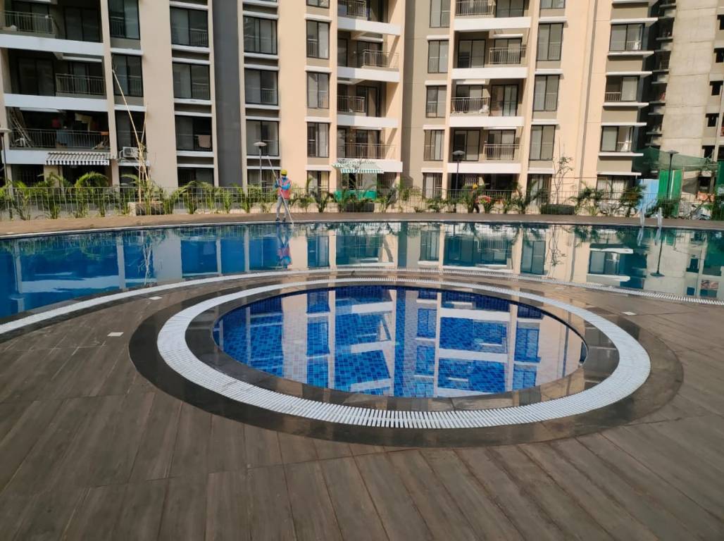  sky one Swimming Pool