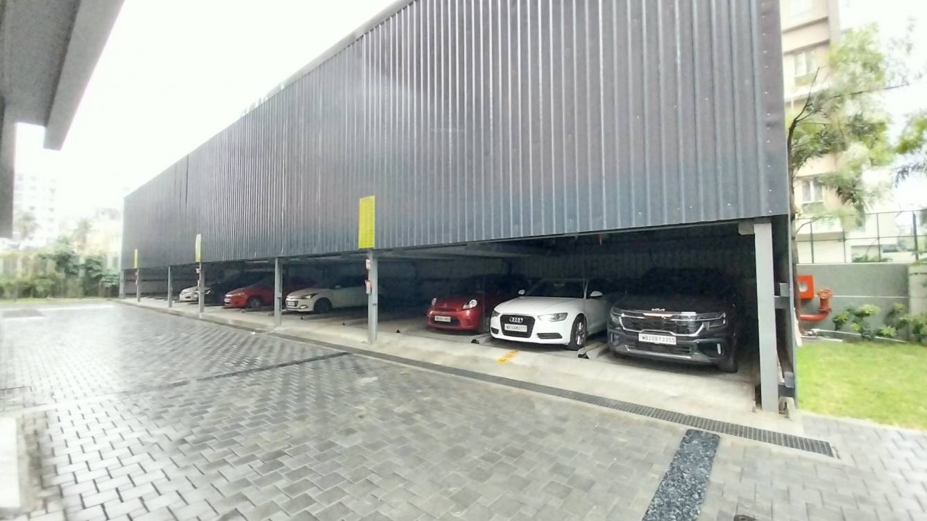  montage Car Parking