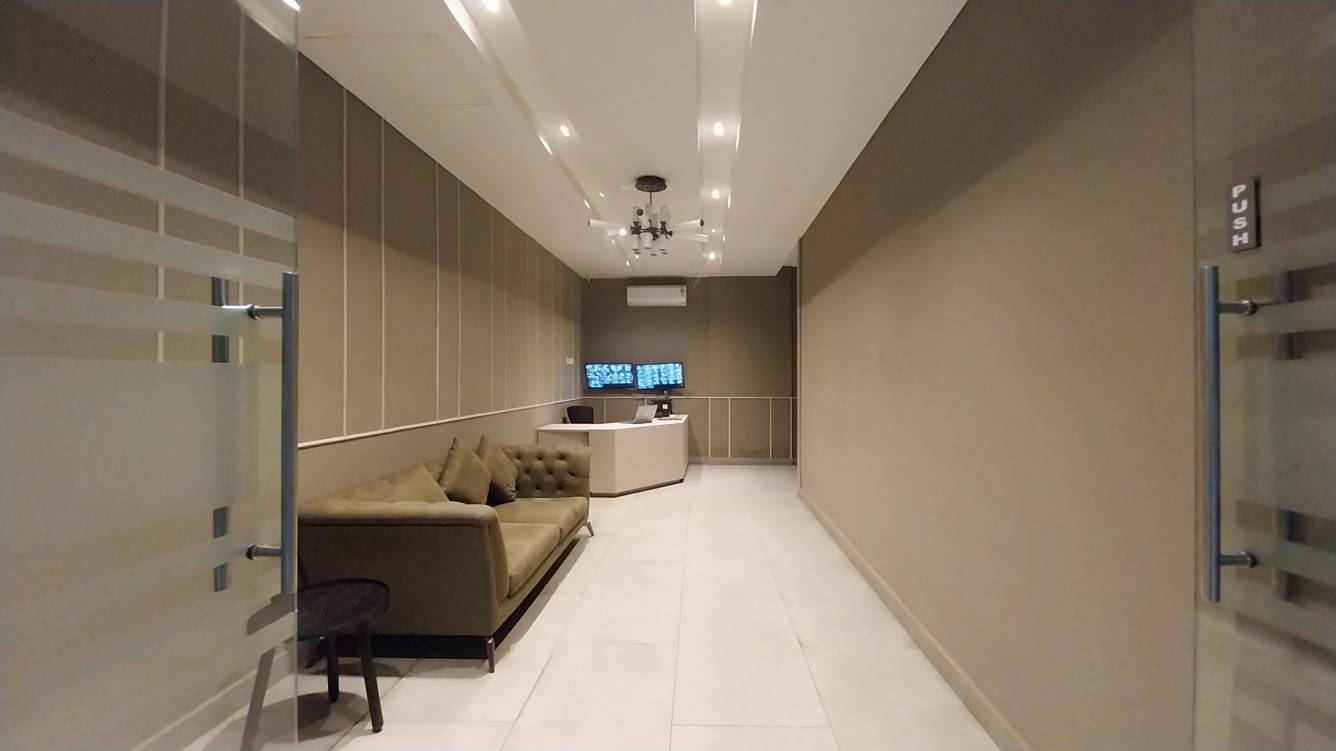  montage Waiting Lounge