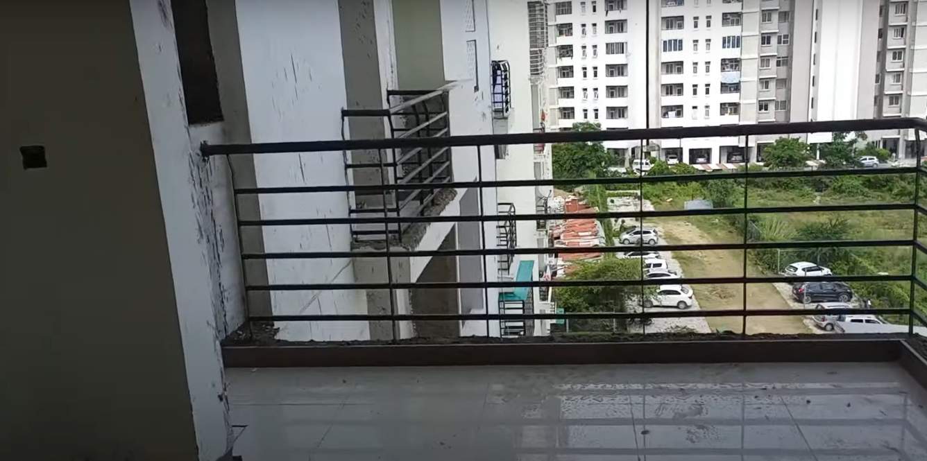  celebrity meadows tower m Balcony