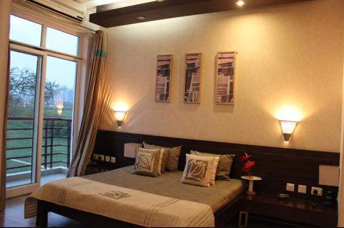  celebrity-meadows-tower-m Bedroom