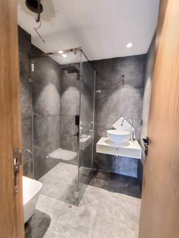  luxury floors 11 Bathroom