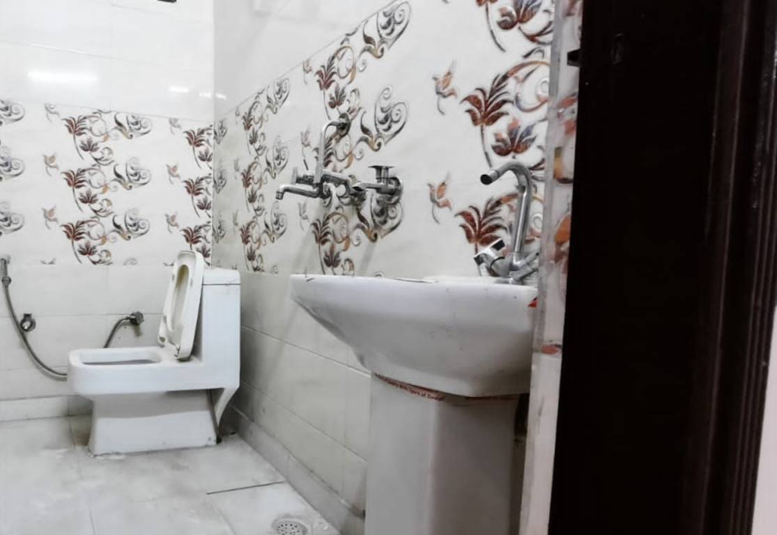  luxury livings Bathroom