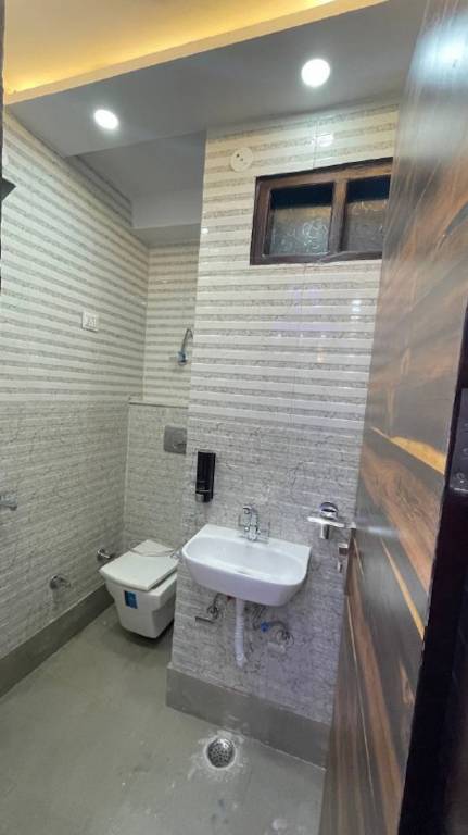 affordable livings Bathroom