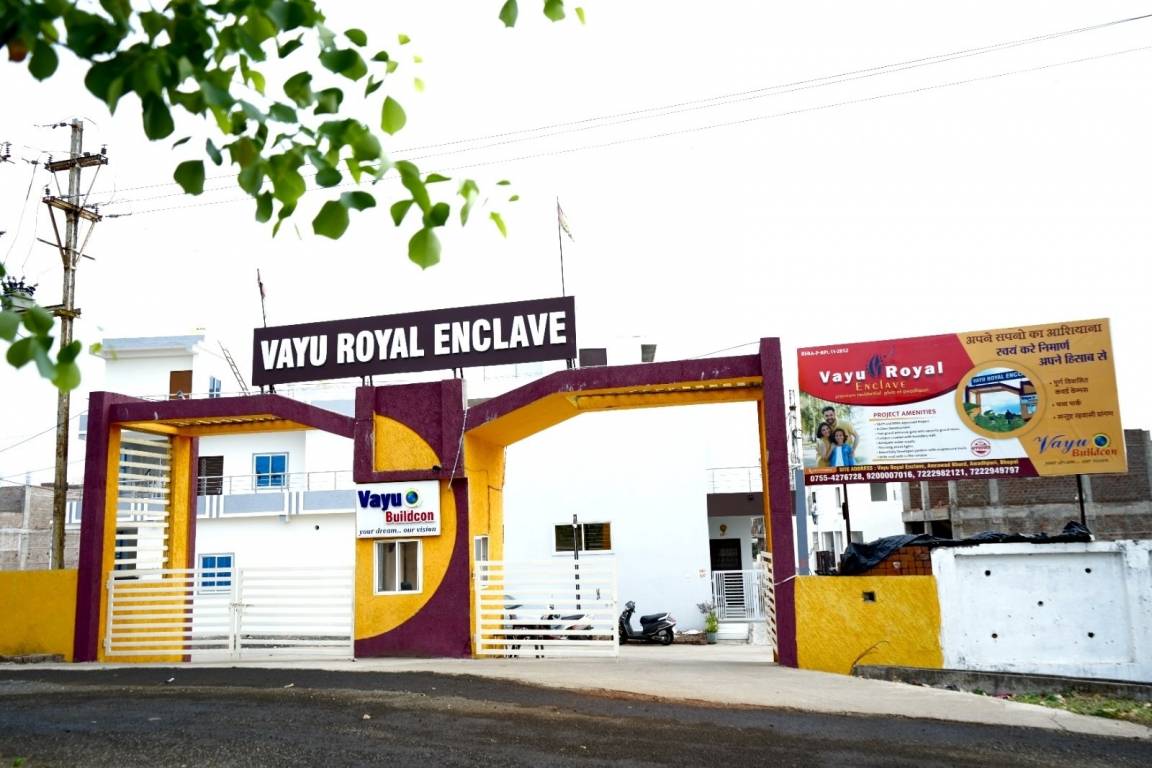  royal enclave 1 Plot