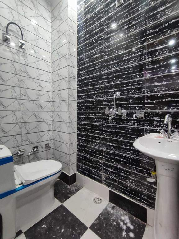  affordable and luxury homes Bathroom