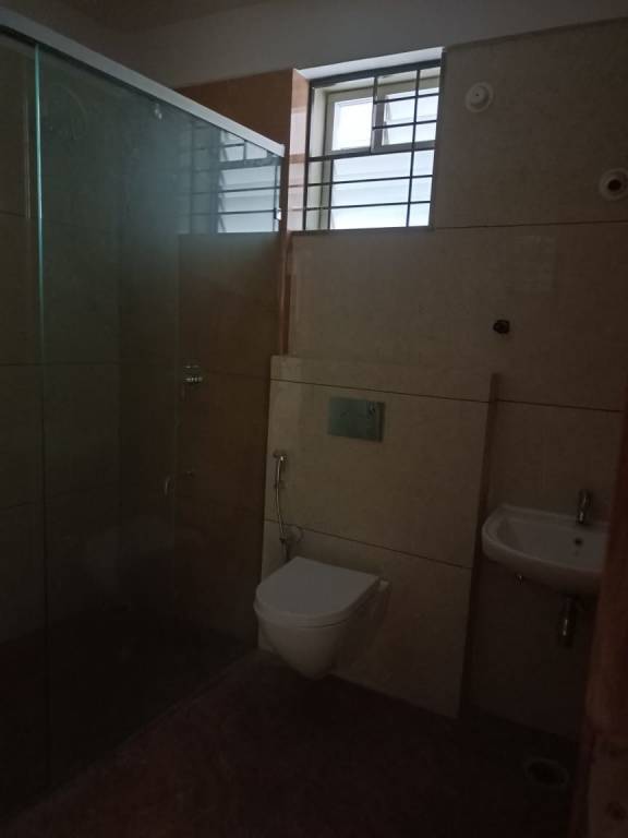  grand manor Bathroom