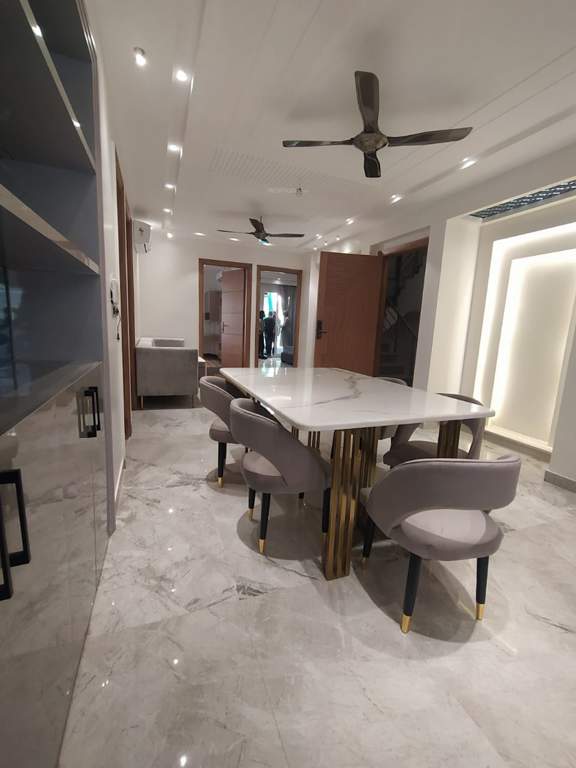  titanium floors 4 Dining Area