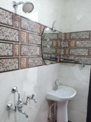  affordables-and-luxury-homes Bathroom