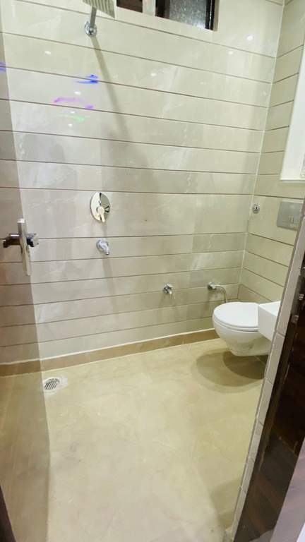 affordable livings Bathroom
