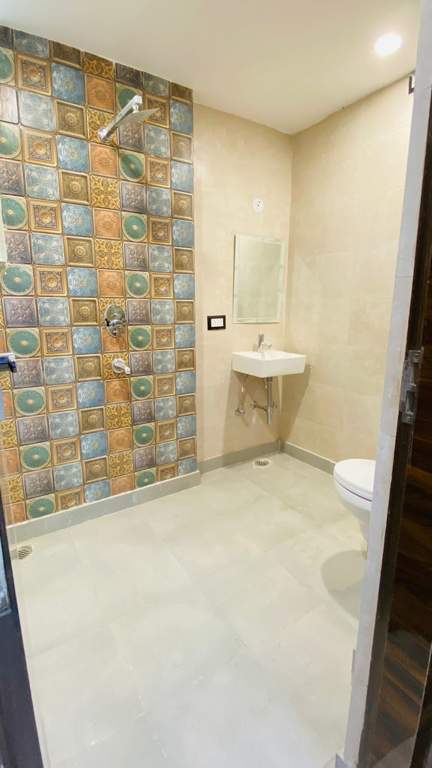  affordable livings Bathroom