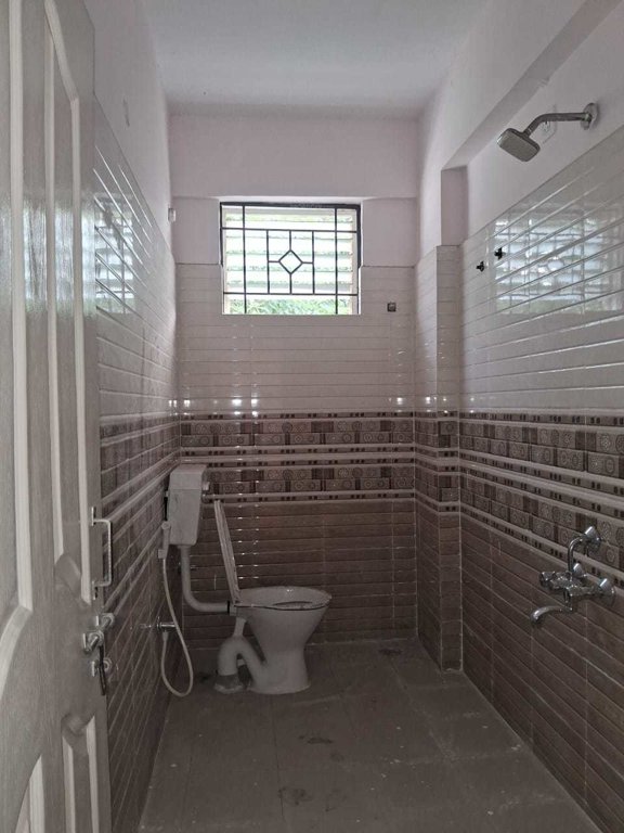  siri dharmaprabhu dale Bathroom