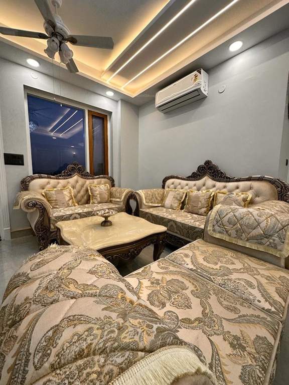  altura lux Living Area