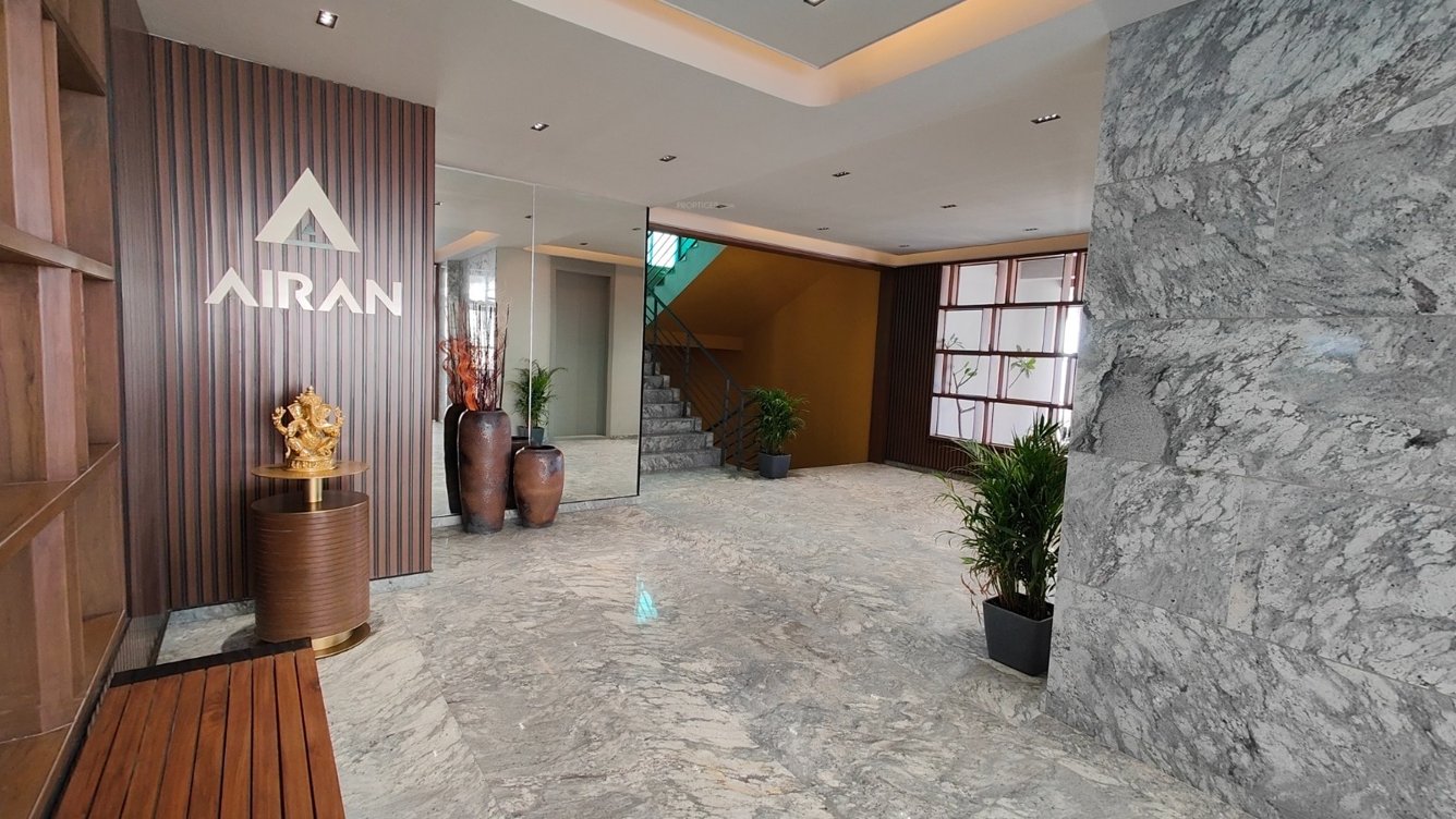  shela 24 Living Area