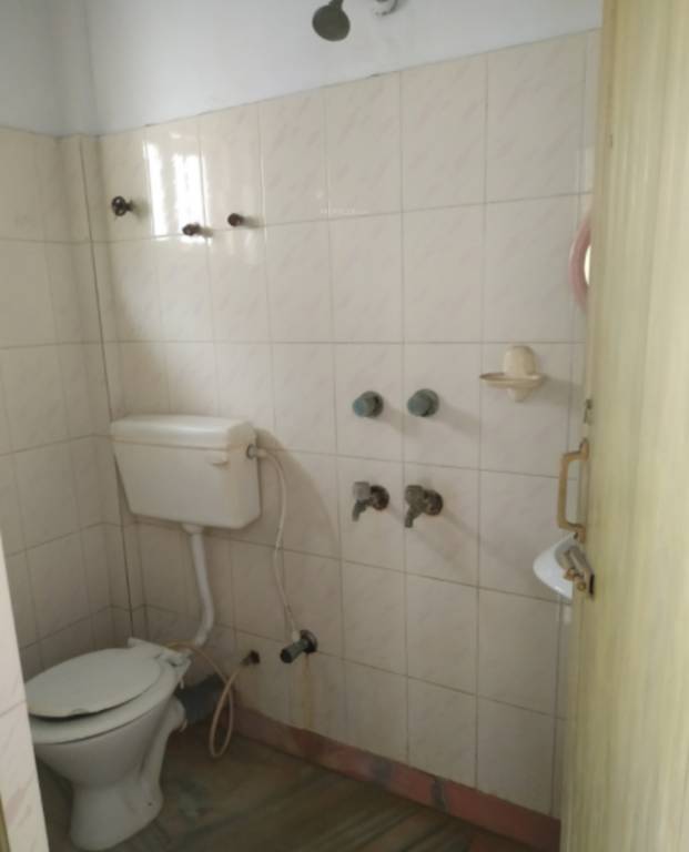  19 n naktal road Bathroom