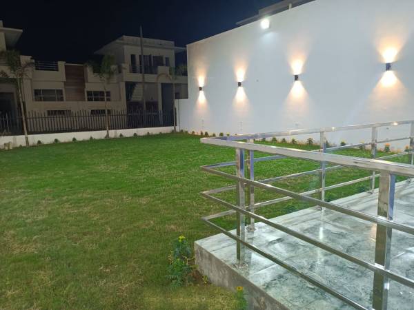  r-s-homes Terrace Garden